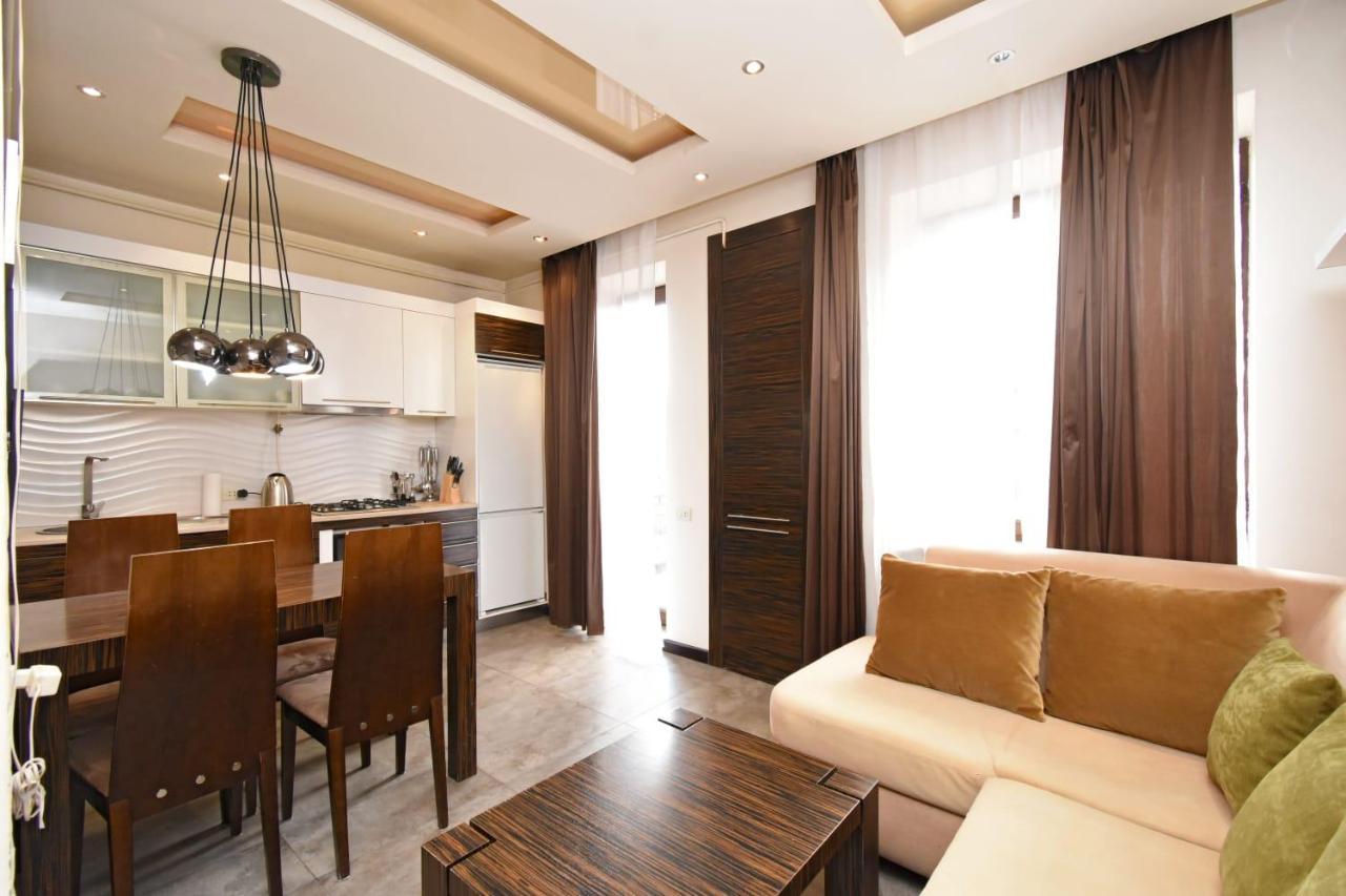 Galaxy Inn Luxury Hostel In Center Jerevan Exteriör bild