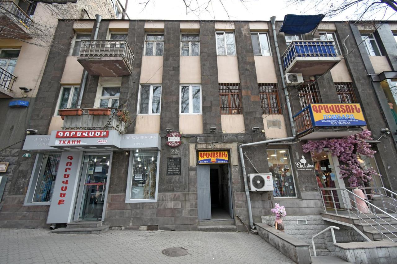 Galaxy Inn Luxury Hostel In Center Jerevan Exteriör bild