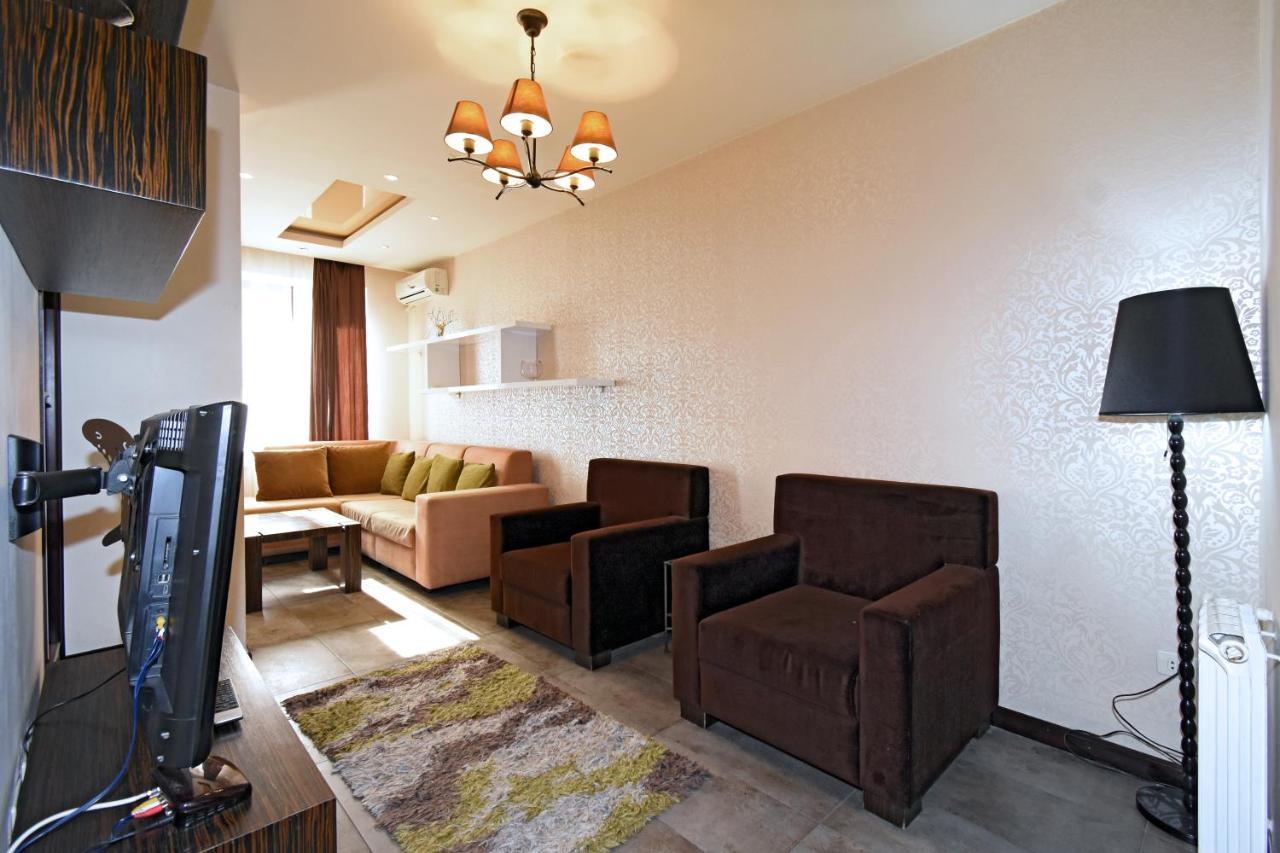 Galaxy Inn Luxury Hostel In Center Jerevan Exteriör bild